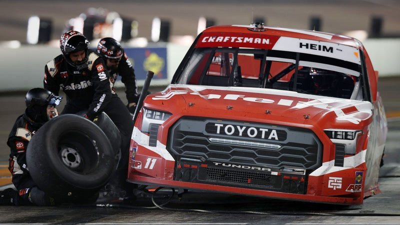 Tricon Garage team performs pit stop.